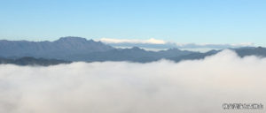 秩父雲海と両神山